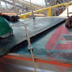 repair belt conveyor dengan mesin vulkanizing press spotter